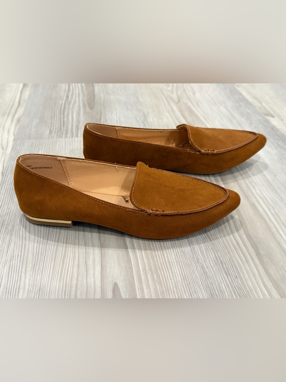 BNWT EXPRESS Women's Loafers shoe. Lightweight. Brown. Size 7